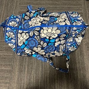 Vera Bradley duffle bag, excellent condition